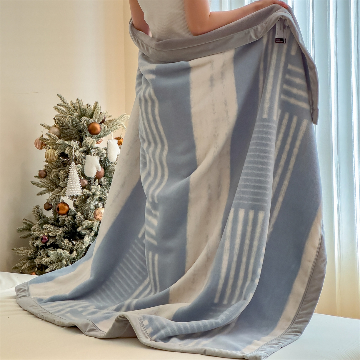 91家纺网 家纺一手货源 找家纺 丝幔家纺 2025新款羊绵绒双层印花毛毯毯子 时光线条