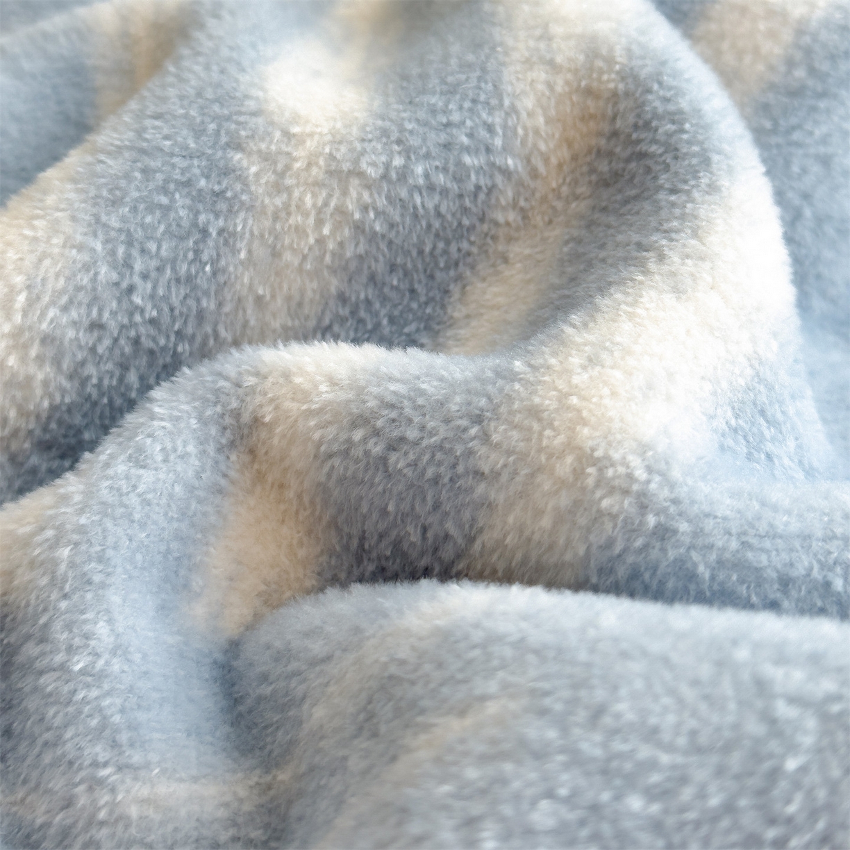 91家纺网 家纺一手货源 找家纺 丝幔家纺 2025新款羊绵绒双层印花毛毯毯子 时光线条