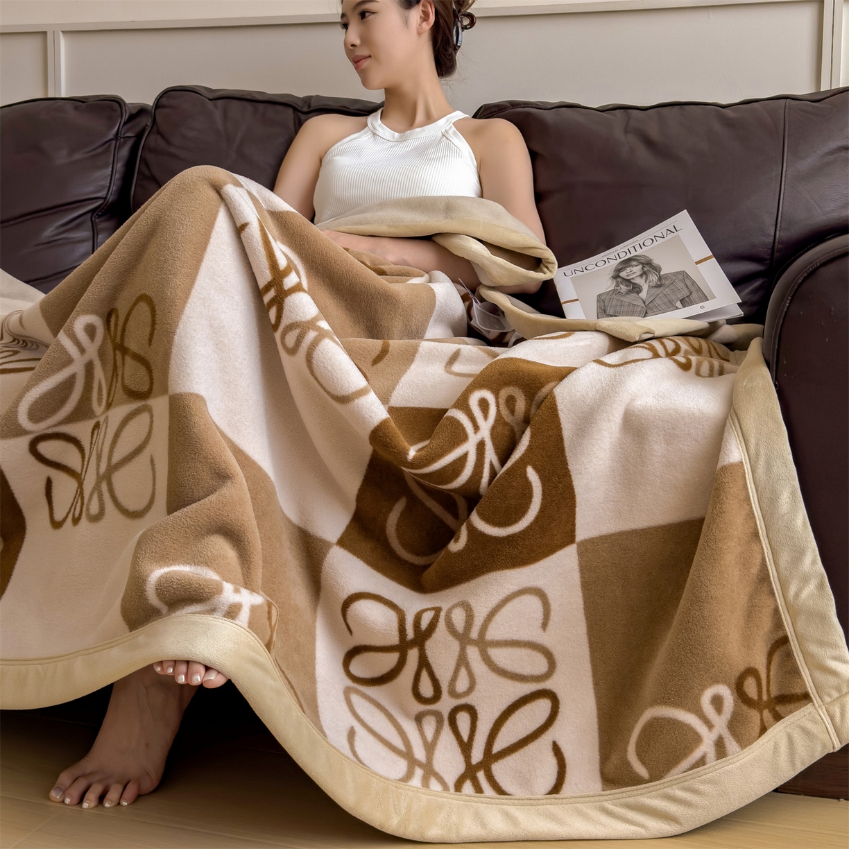 91家纺网 家纺一手货源 找家纺 丝幔家纺 2025新款羊绵绒双层印花毛毯毯子 暮光 咖