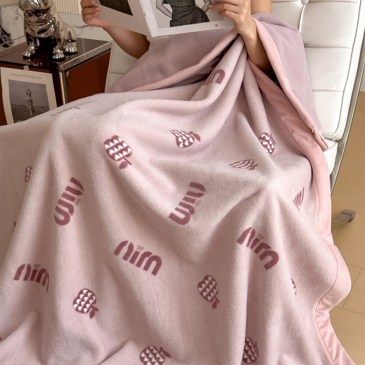 91家纺网 家纺一手货源 找家纺 丝幔家纺 2025新款羊绵绒双层印花毛毯毯子 七七之念