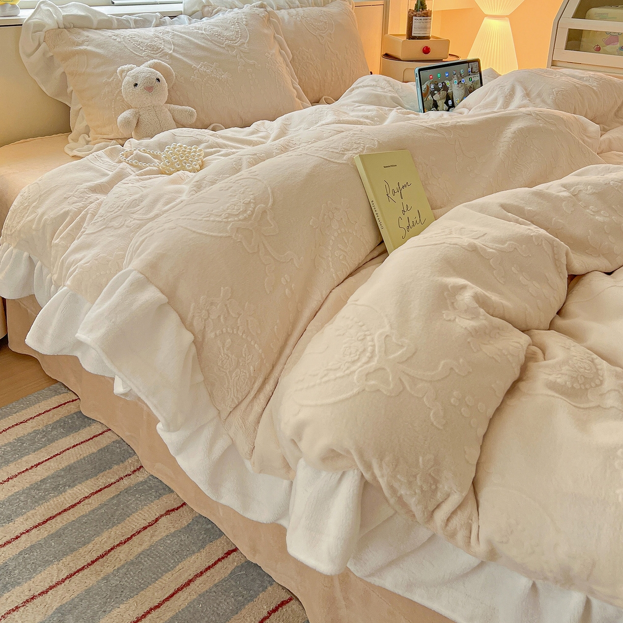 亿梵家居 2025新款法式花边款A类5D牛奶绒立体雕花四件套（提供买家秀） 花边款  手捧花-奶油白