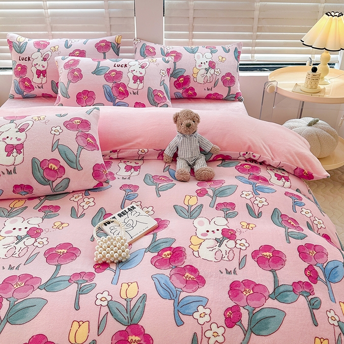 91家纺网 家纺一手货源 找家纺 斯卡诺家纺 2025小清新加厚高克重牛奶绒四件套网红直播爆款 萌萌兔