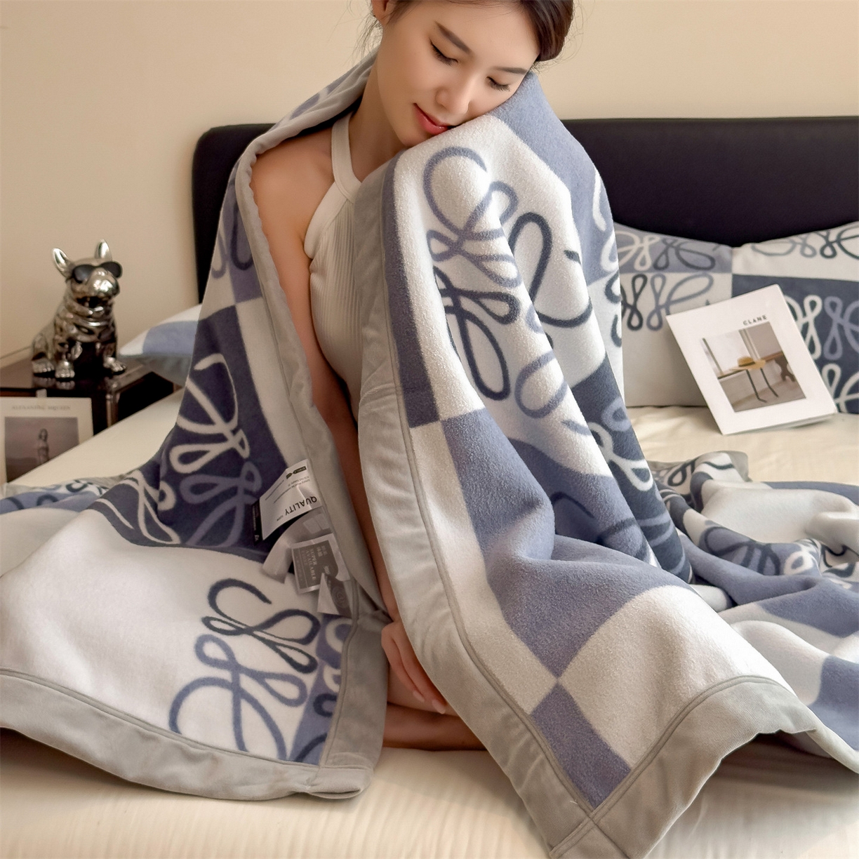 91家纺网 家纺一手货源 找家纺 丝幔家纺 2025新款羊绵绒双层印花毛毯毯子 暮光 蓝