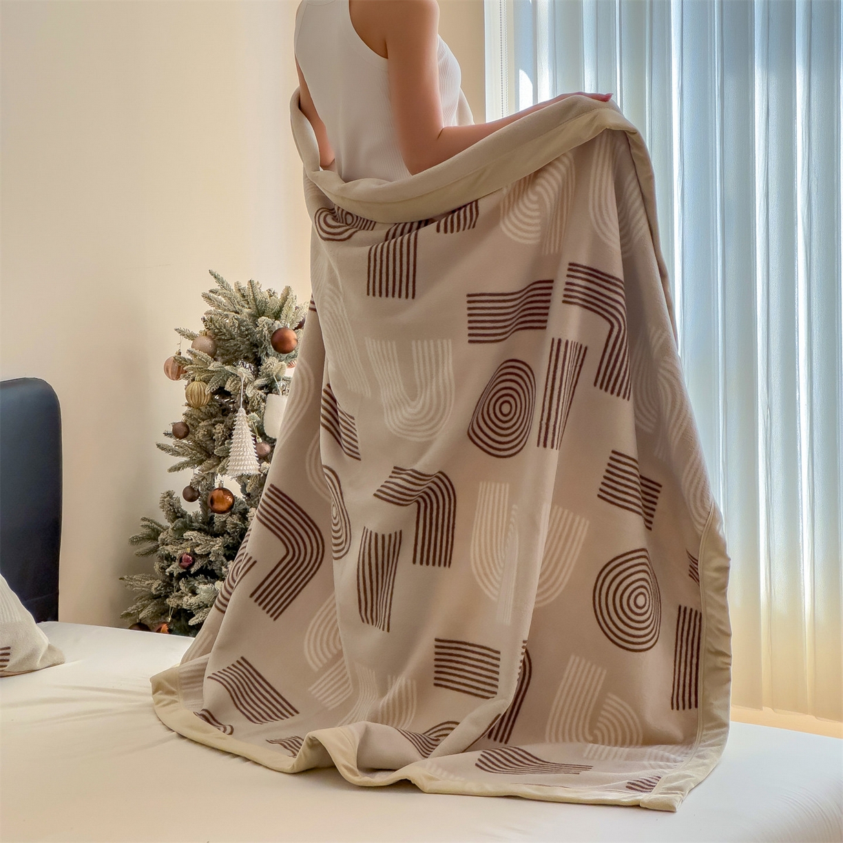 91家纺网 家纺一手货源 找家纺 丝幔家纺 2025新款羊绵绒双层印花毛毯毯子 塔米洛 咖