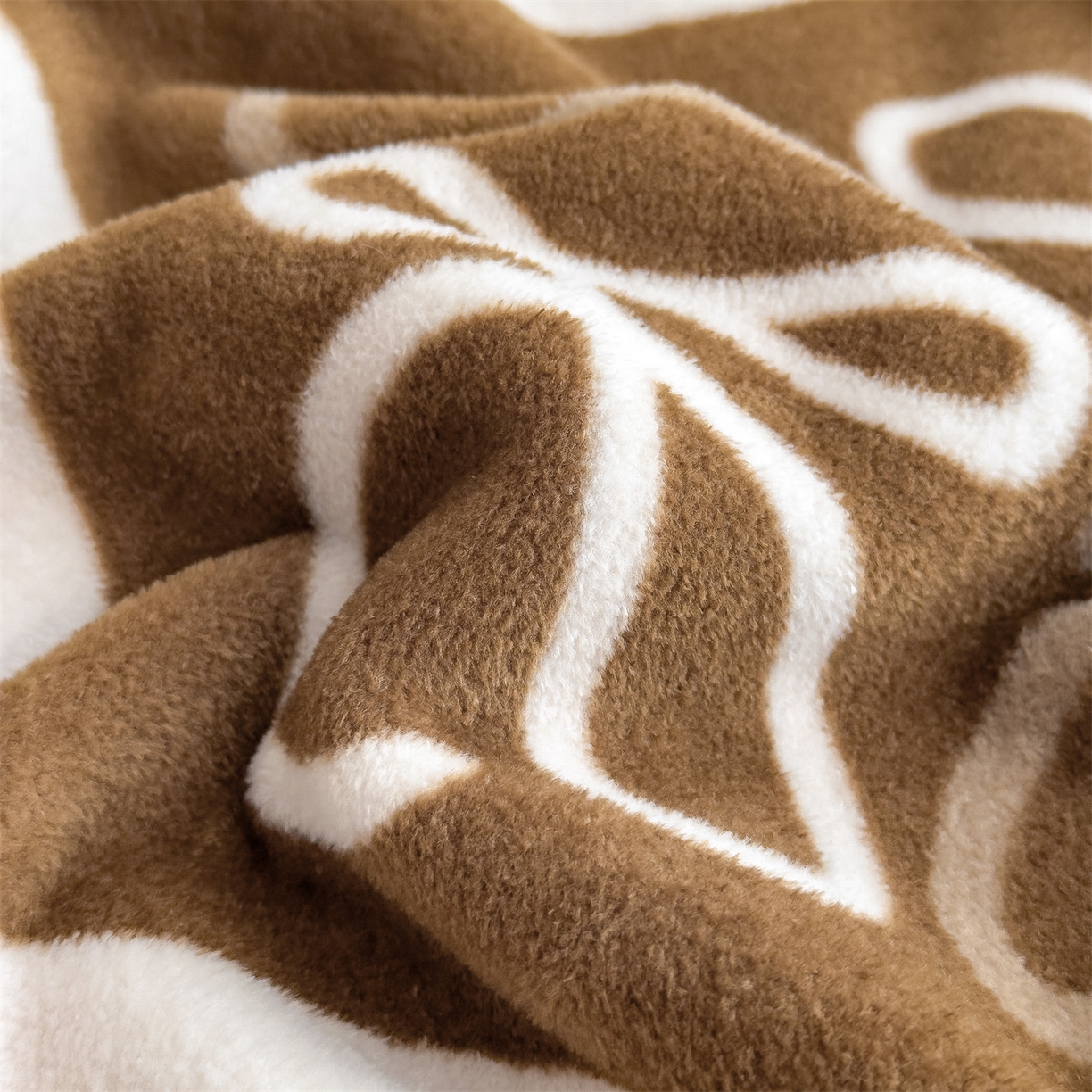 91家纺网 家纺一手货源 找家纺 丝幔家纺 2025新款羊绵绒双层印花毛毯毯子 暮光 咖