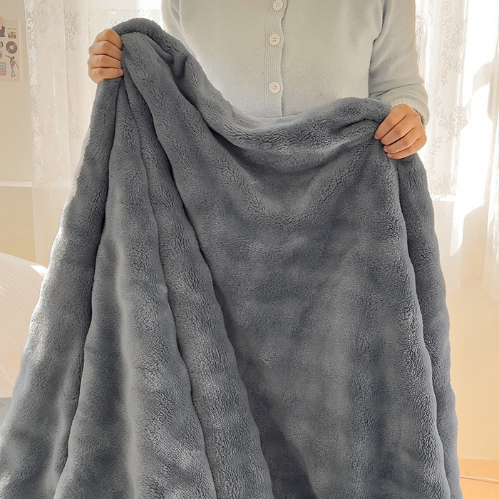 91家纺网 家纺一手货源 找家纺 启发 2025新款泡泡牛奶绒毛毯 泡泡蓝灰