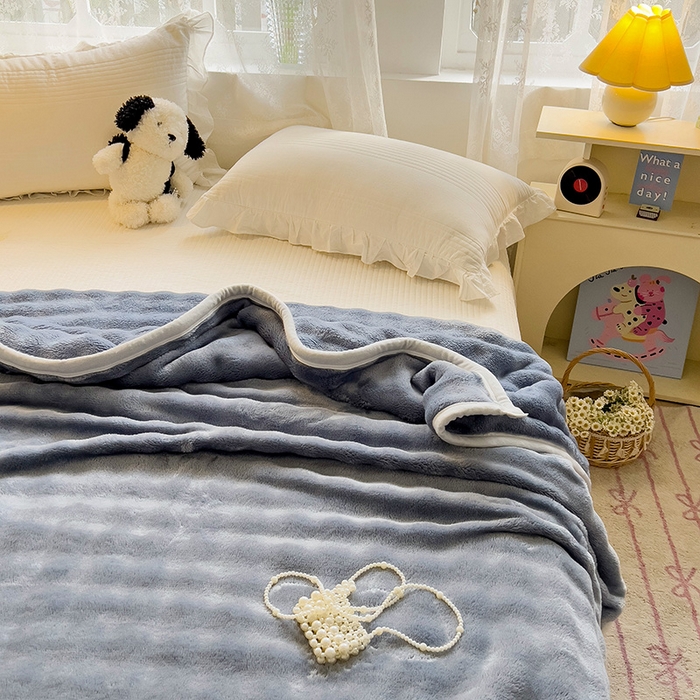 91家纺网 家纺一手货源 找家纺 启发 2025新款泡泡牛奶绒毛毯 泡泡蓝灰