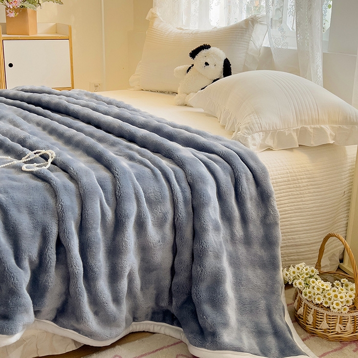 91家纺网 家纺一手货源 找家纺 启发 2025新款泡泡牛奶绒毛毯 泡泡蓝灰