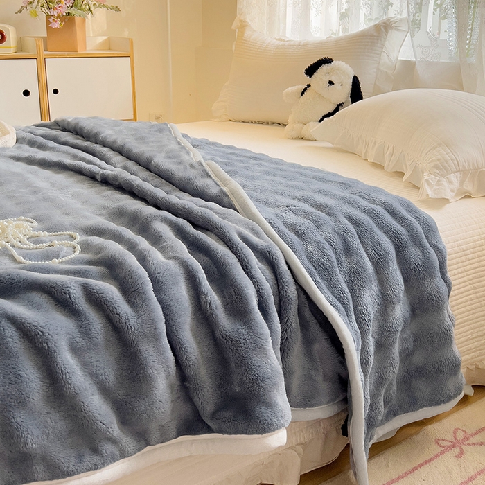 91家纺网 家纺一手货源 找家纺 启发 2025新款泡泡牛奶绒毛毯 泡泡蓝灰