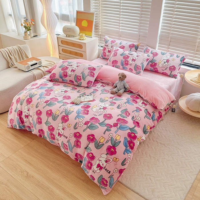 91家纺网 家纺一手货源 找家纺 斯卡诺家纺 2025小清新加厚高克重牛奶绒四件套网红直播爆款 萌萌兔