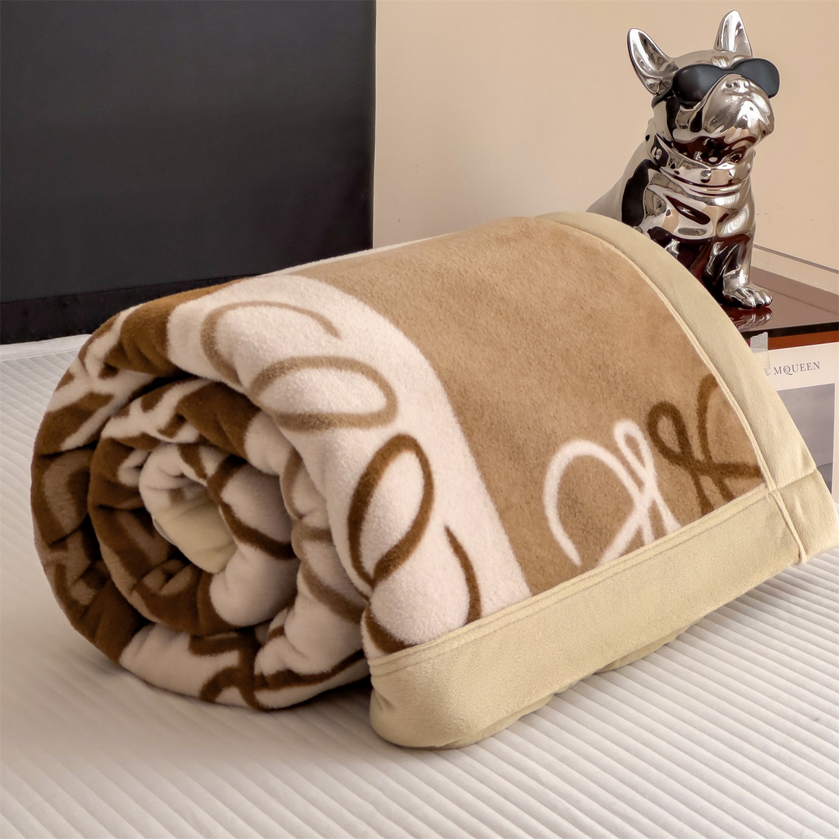 91家纺网 家纺一手货源 找家纺 丝幔家纺 2025新款羊绵绒双层印花毛毯毯子 暮光 咖