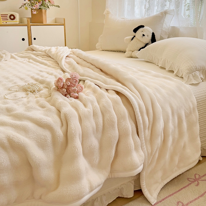 91家纺网 家纺一手货源 找家纺 启发 2025新款泡泡牛奶绒毛毯 泡泡奶白