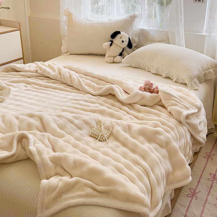 91家纺网 家纺一手货源 找家纺 启发 2025新款泡泡牛奶绒毛毯 泡泡奶白