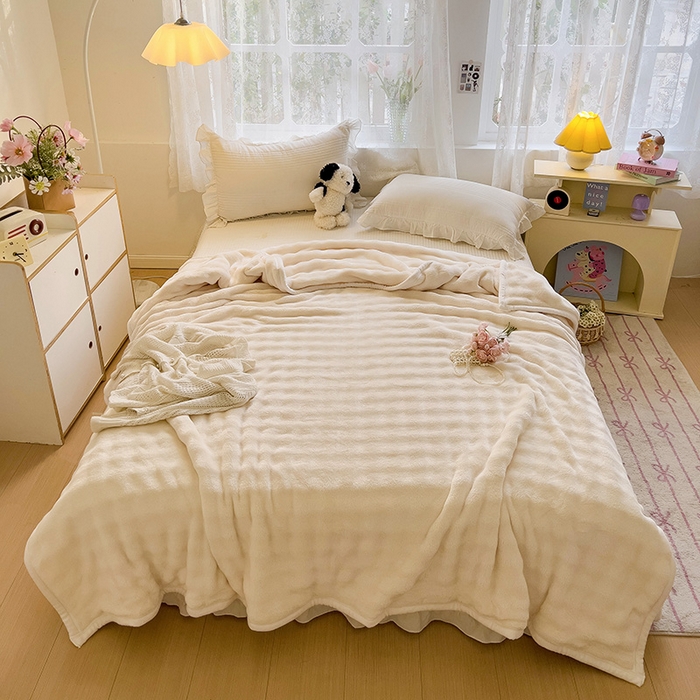 启发 2025新款泡泡牛奶绒毛毯 泡泡奶白