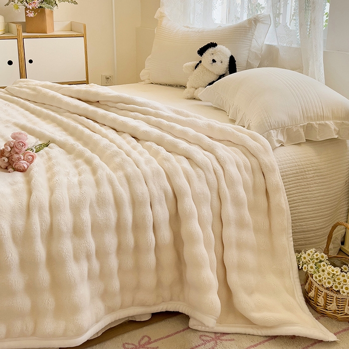 91家纺网 家纺一手货源 找家纺 启发 2025新款泡泡牛奶绒毛毯 泡泡奶白