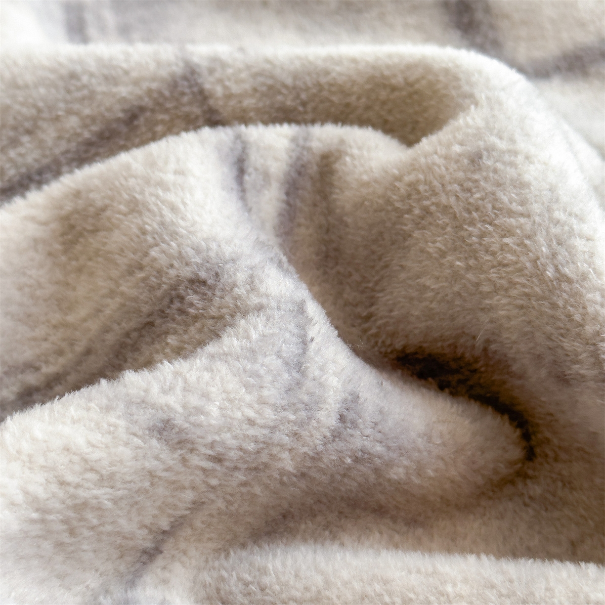 91家纺网 家纺一手货源 找家纺 丝幔家纺 2025新款羊绵绒双层印花毛毯毯子 灰色空间