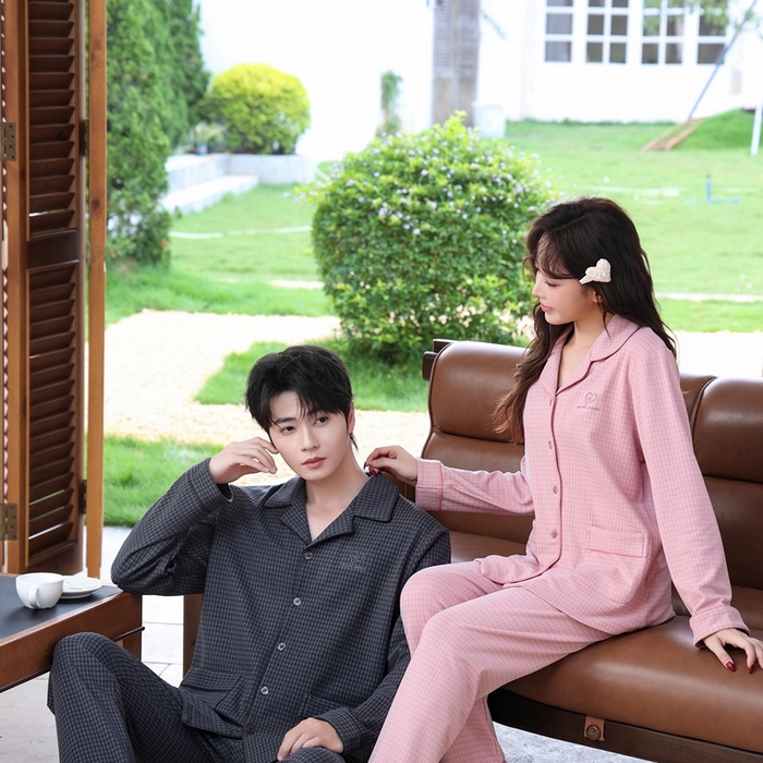 91家纺网 家纺一手货源 找家纺 洛兰沙家居馆 2025新款德绒绵竹加厚300克情侣睡衣男女款睡衣（翻领） 259633-2（情侣款女）