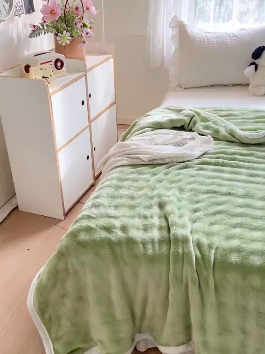 91家纺网 家纺一手货源 找家纺 启发 2025新款泡泡牛奶绒毛毯 泡泡奶绿