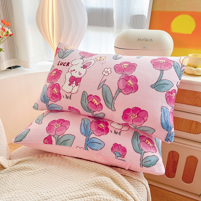 91家纺网 家纺一手货源 找家纺 斯卡诺家纺 2025小清新加厚高克重牛奶绒四件套网红直播爆款 萌萌兔