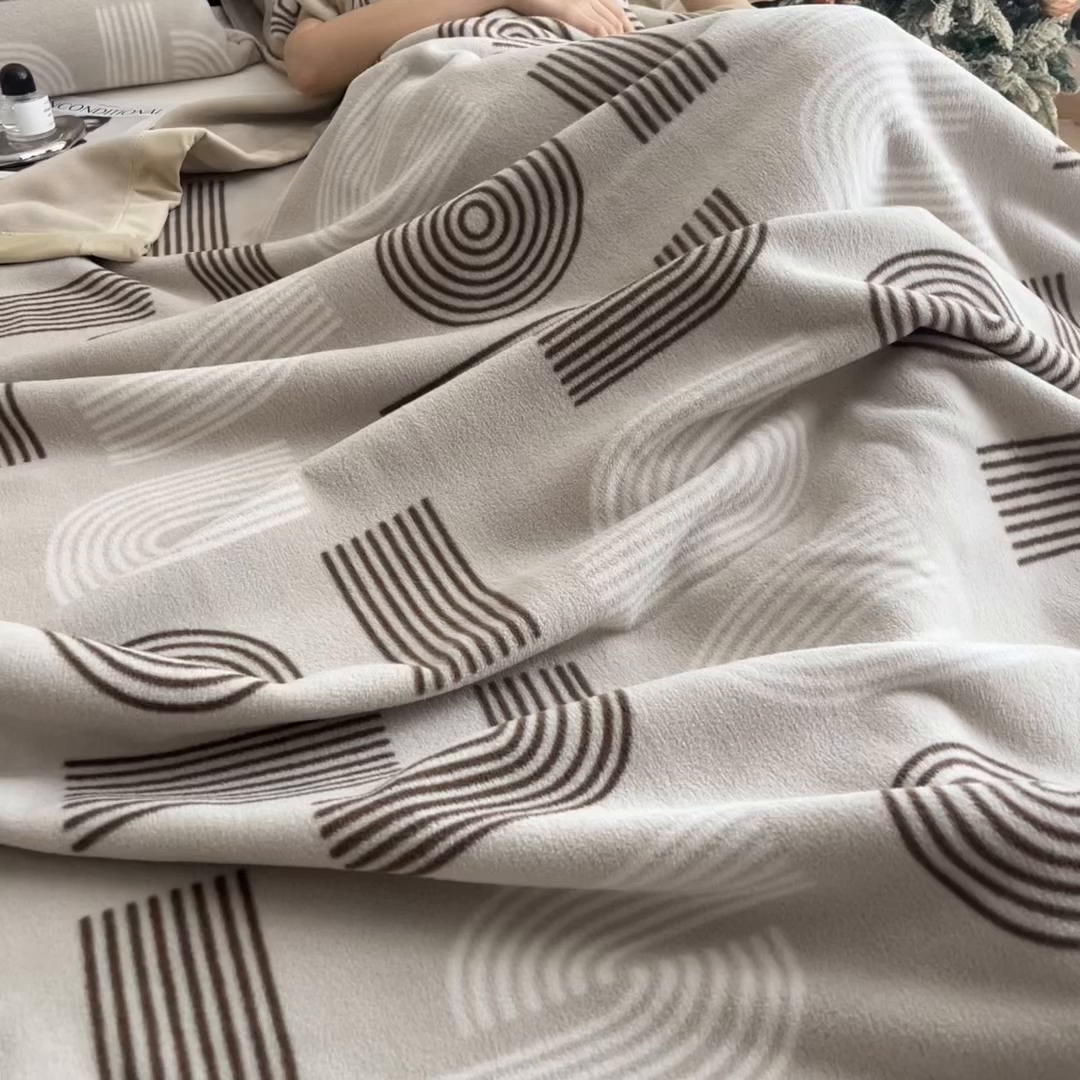 91家纺网 家纺一手货源 找家纺 丝幔家纺 2025新款羊绵绒双层印花毛毯毯子 塔米洛 咖