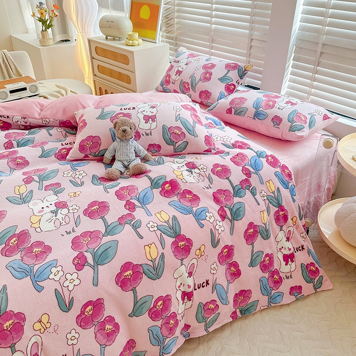 91家纺网 家纺一手货源 找家纺 斯卡诺家纺 2025小清新加厚高克重牛奶绒四件套网红直播爆款 萌萌兔