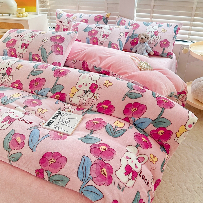 91家纺网 家纺一手货源 找家纺 斯卡诺家纺 2025小清新加厚高克重牛奶绒四件套网红直播爆款 萌萌兔