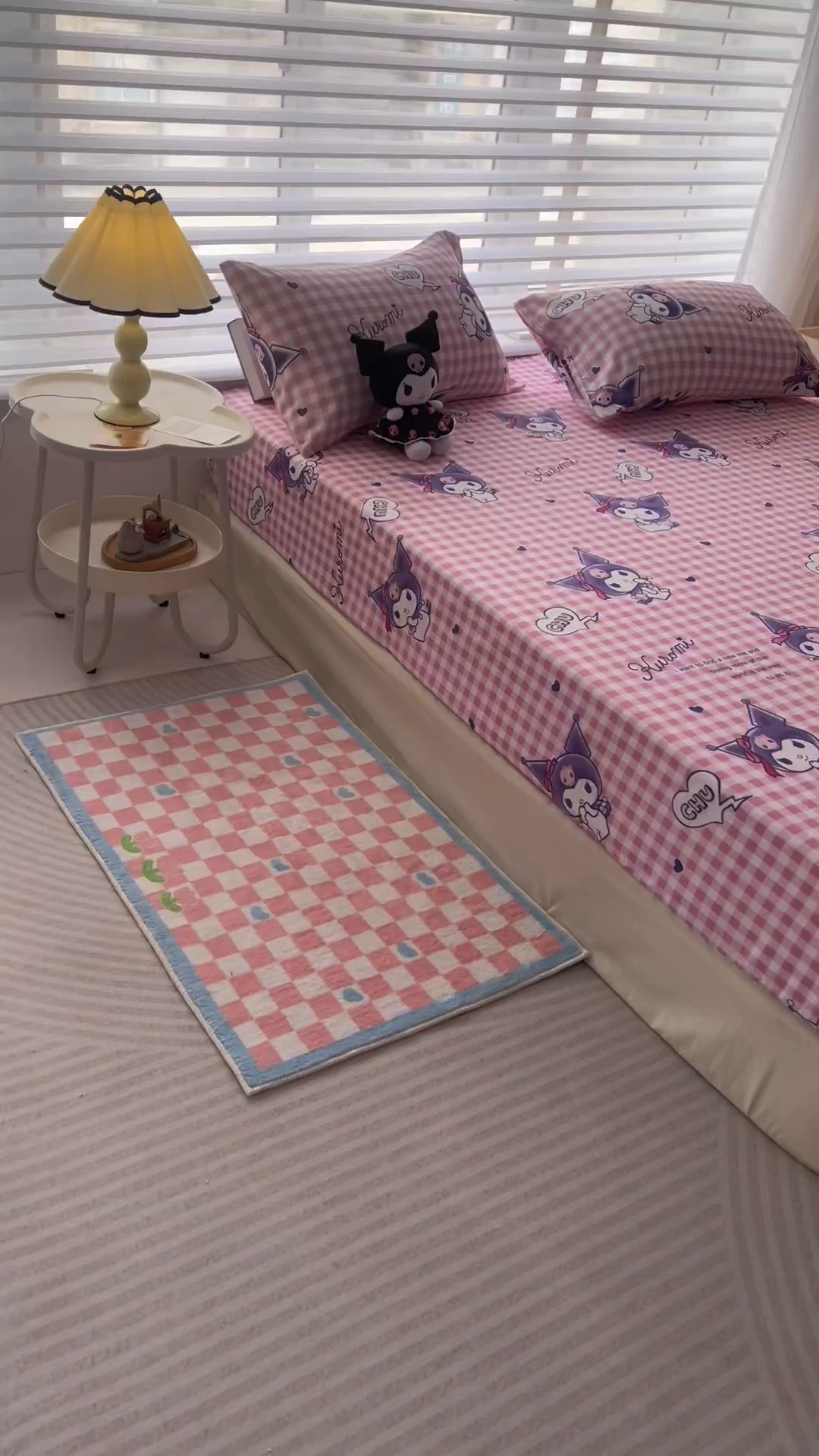 91家纺网 家纺一手货源 找家纺 一电 2024新款四季卡通床笠单件床罩床垫套防滑套宿舍儿童床单定制 欢乐库洛米