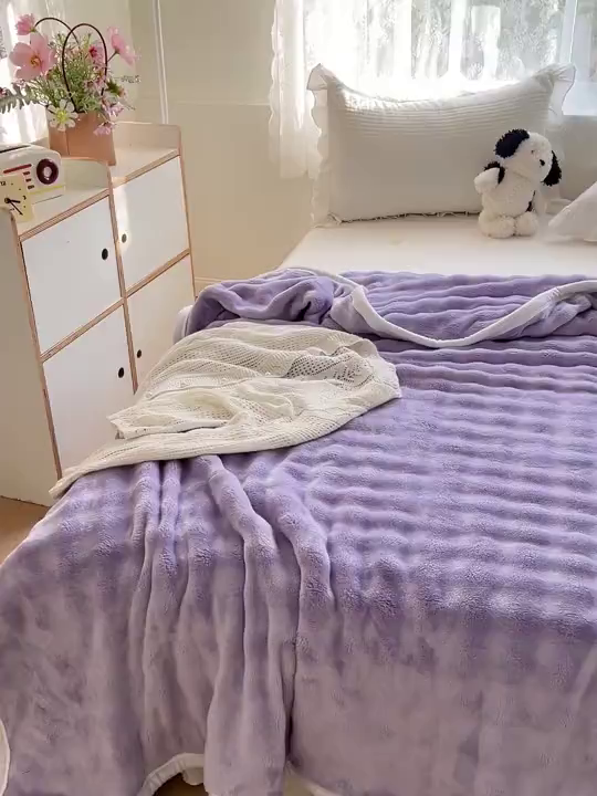 91家纺网 家纺一手货源 找家纺 启发 2025新款泡泡牛奶绒毛毯 泡泡千黛紫