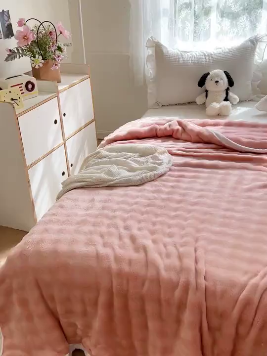 91家纺网 家纺一手货源 找家纺 启发 2025新款泡泡牛奶绒毛毯 泡泡桃粉