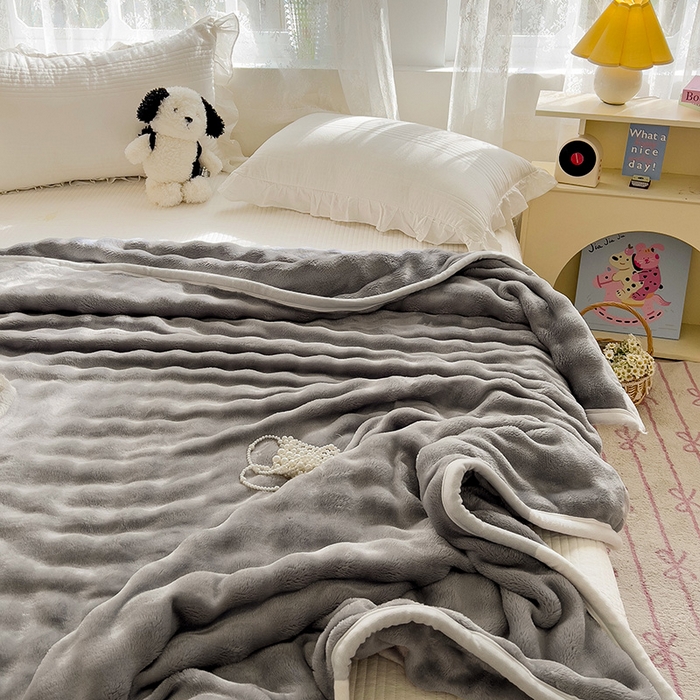 91家纺网 家纺一手货源 找家纺 启发 2025新款泡泡牛奶绒毛毯 泡泡雅士灰