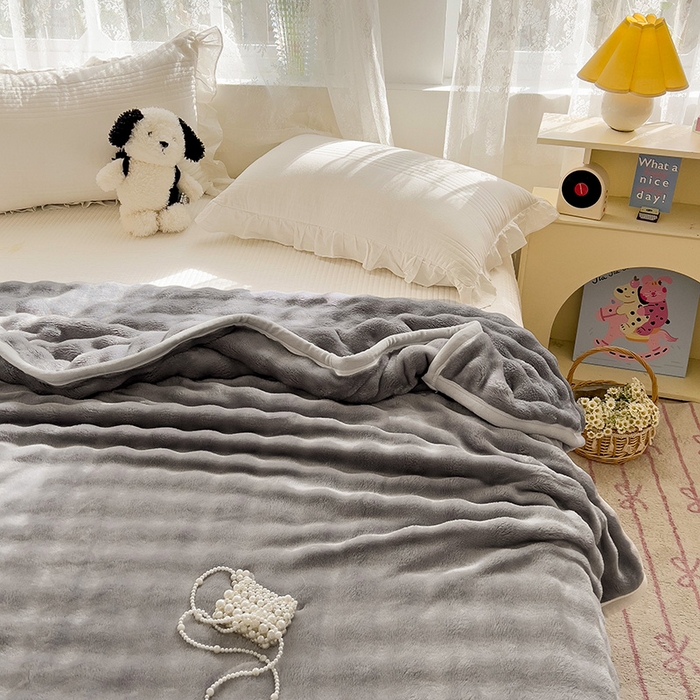 91家纺网 家纺一手货源 找家纺 启发 2025新款泡泡牛奶绒毛毯 泡泡雅士灰