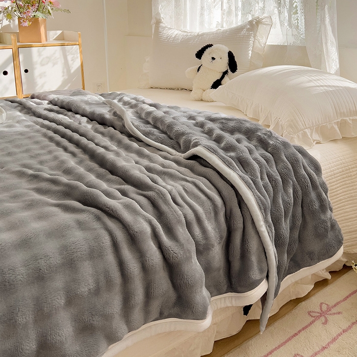 91家纺网 家纺一手货源 找家纺 启发 2025新款泡泡牛奶绒毛毯 泡泡雅士灰