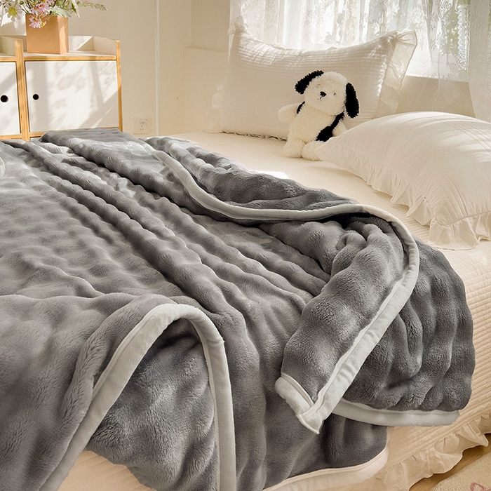 91家纺网 家纺一手货源 找家纺 启发 2025新款泡泡牛奶绒毛毯 泡泡雅士灰