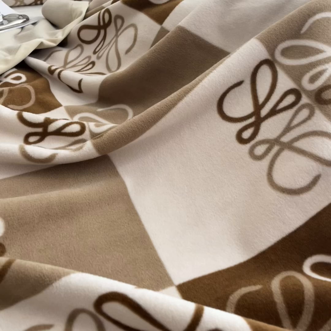 91家纺网 家纺一手货源 找家纺 丝幔家纺 2025新款羊绵绒双层印花毛毯毯子 暮光 咖