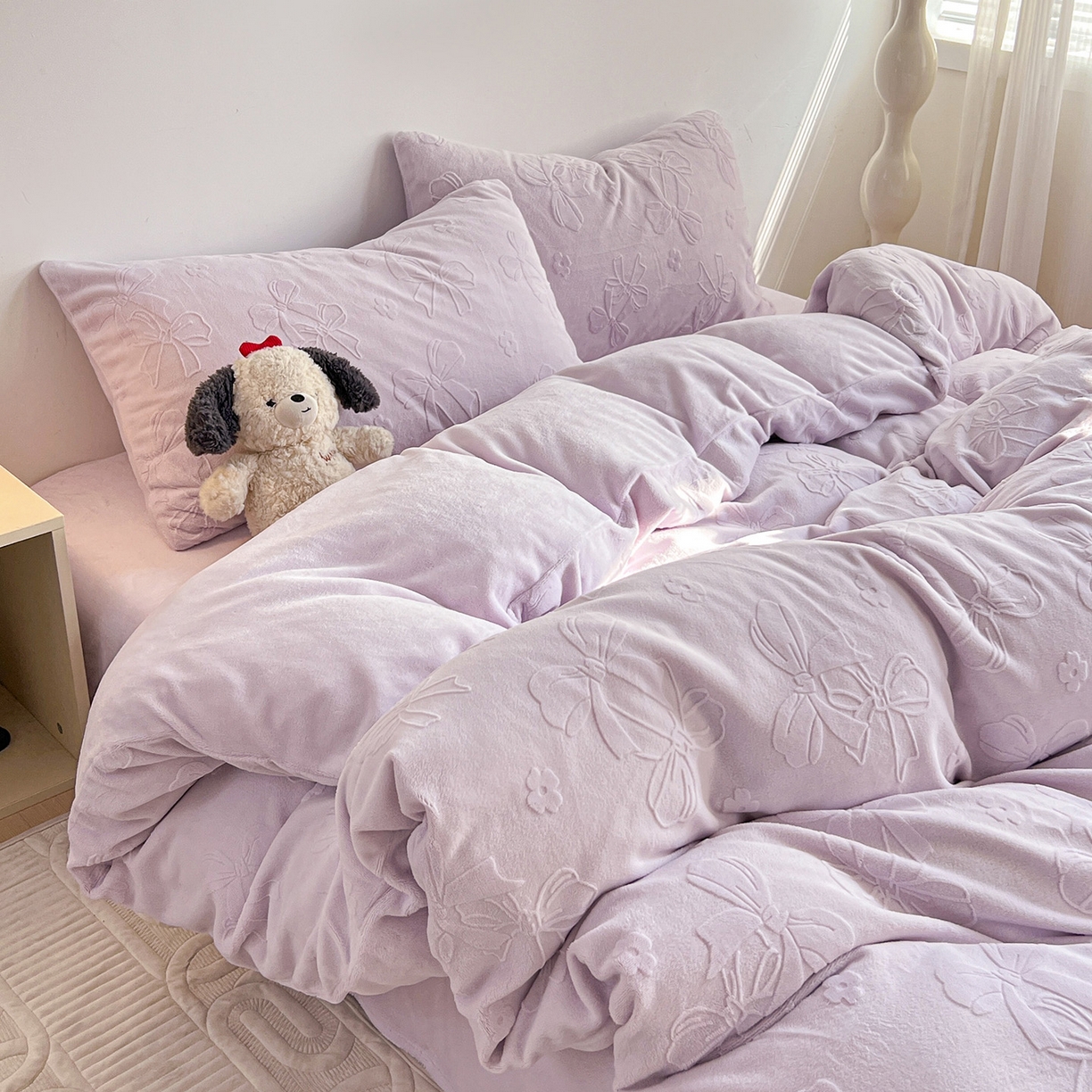 91家纺网 家纺一手货源 找家纺 耀悦家纺 2025新款INS博主风立体A类全消光雕花牛奶绒四件套加厚韩系系列 蝴蝶结伴侣-优雅紫