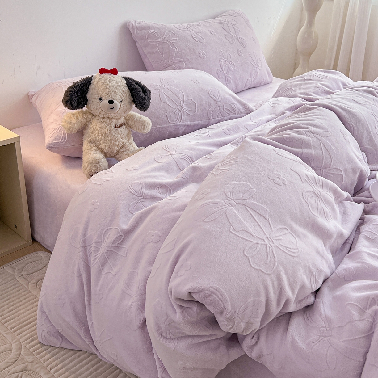 91家纺网 家纺一手货源 找家纺 耀悦家纺 2025新款INS博主风立体A类全消光雕花牛奶绒四件套加厚韩系系列 蝴蝶结伴侣-优雅紫