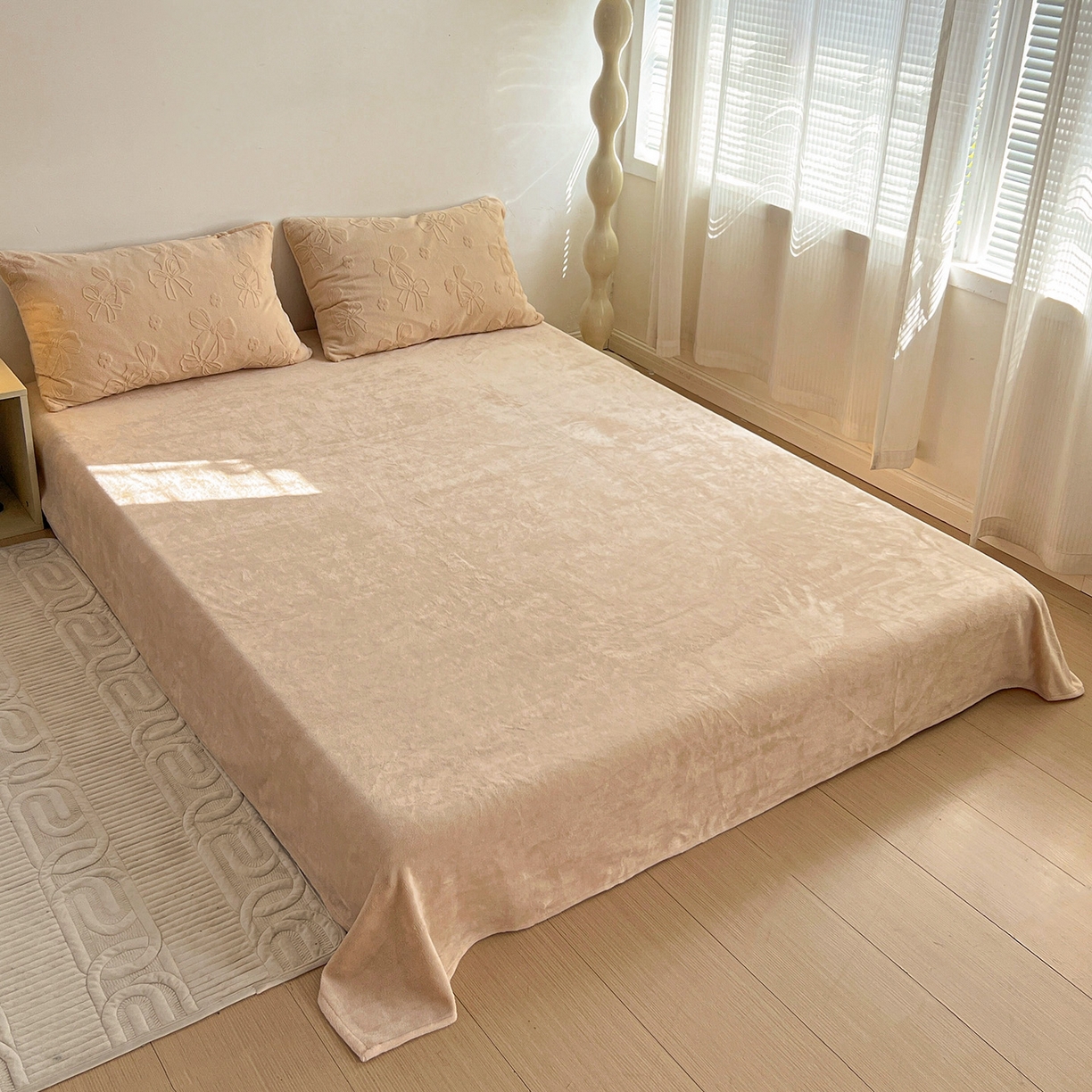 91家纺网 家纺一手货源 找家纺 耀悦家纺 2025新款INS博主风立体A类全消光雕花牛奶绒四件套加厚韩系系列 蝴蝶结伴侣-复古咖