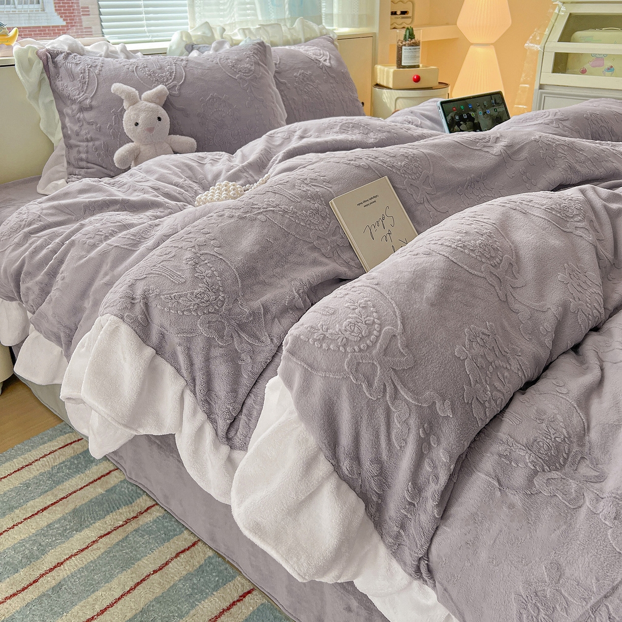 91家纺网 家纺一手货源 找家纺 亿梵家居 2025新款法式花边款A类5D牛奶绒立体雕花四件套（提供买家秀） 花边款  手捧花-香芋紫