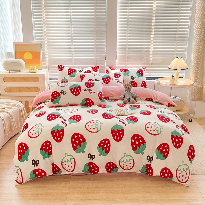 91家纺网 家纺一手货源 找家纺 斯卡诺家纺 2025小清新加厚高克重牛奶绒四件套网红直播爆款 趣味草莓