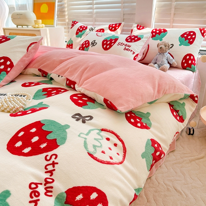 91家纺网 家纺一手货源 找家纺 斯卡诺家纺 2025小清新加厚高克重牛奶绒四件套网红直播爆款 趣味草莓