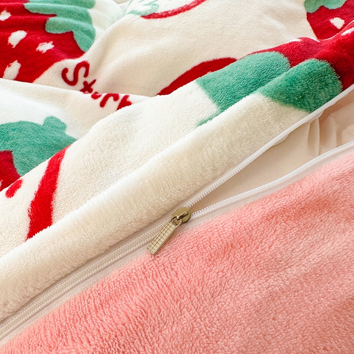 91家纺网 家纺一手货源 找家纺 斯卡诺家纺 2025小清新加厚高克重牛奶绒四件套网红直播爆款 趣味草莓