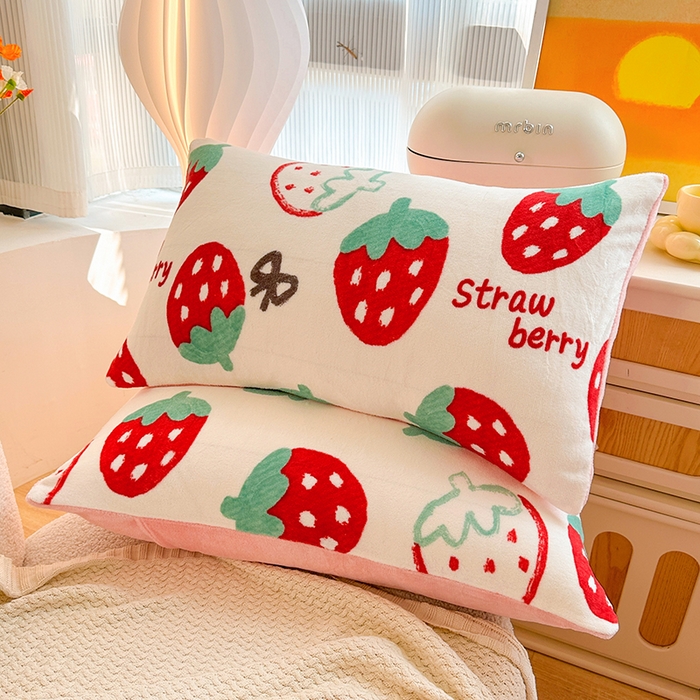 91家纺网 家纺一手货源 找家纺 斯卡诺家纺 2025小清新加厚高克重牛奶绒四件套网红直播爆款 趣味草莓