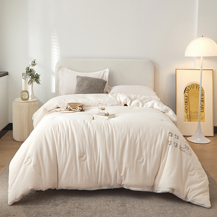 91家纺网 家纺一手货源 找家纺 （总）纪梵茜 2025新款59%大豆原棉被被子被芯场景一-豆朴