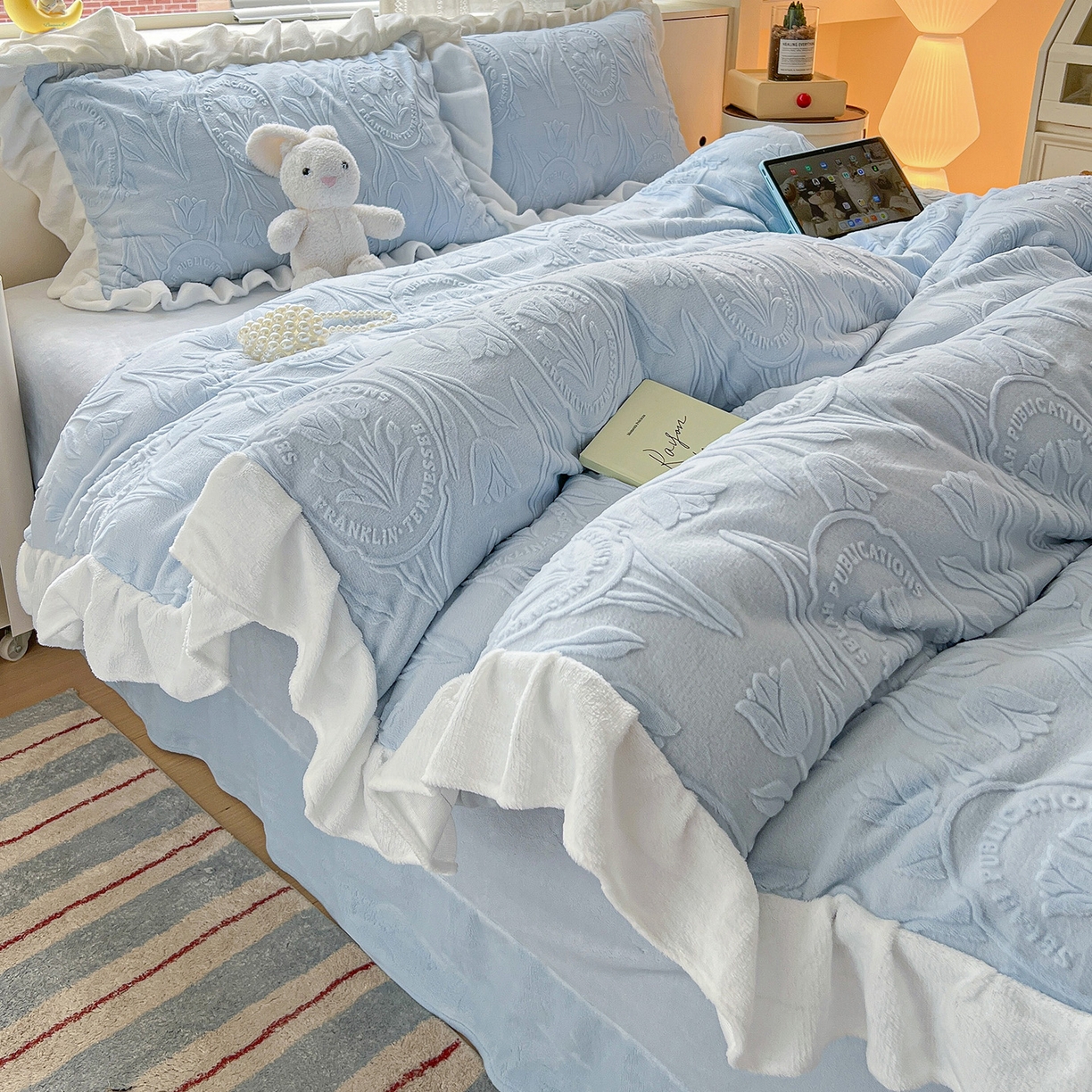 亿梵家居 2025新款法式花边款A类5D牛奶绒立体雕花四件套（提供买家秀） 花边款  郁金香-天空蓝