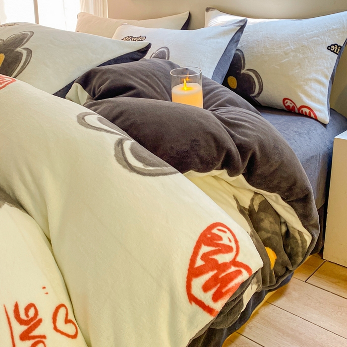 91家纺网 家纺一手货源 找家纺 斯卡诺家纺 2025小清新加厚高克重牛奶绒四件套网红直播爆款 爱心花朵