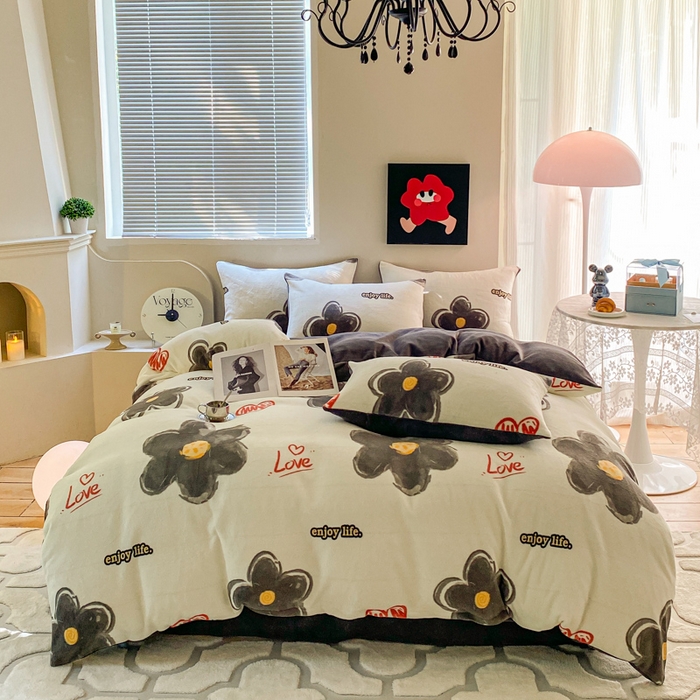 91家纺网 家纺一手货源 找家纺 斯卡诺家纺 2025小清新加厚高克重牛奶绒四件套网红直播爆款 爱心花朵