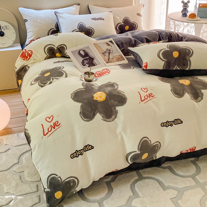 91家纺网 家纺一手货源 找家纺 斯卡诺家纺 2025小清新加厚高克重牛奶绒四件套网红直播爆款 爱心花朵