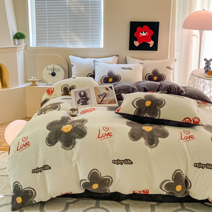 91家纺网 家纺一手货源 找家纺 斯卡诺家纺 2025小清新加厚高克重牛奶绒四件套网红直播爆款 爱心花朵