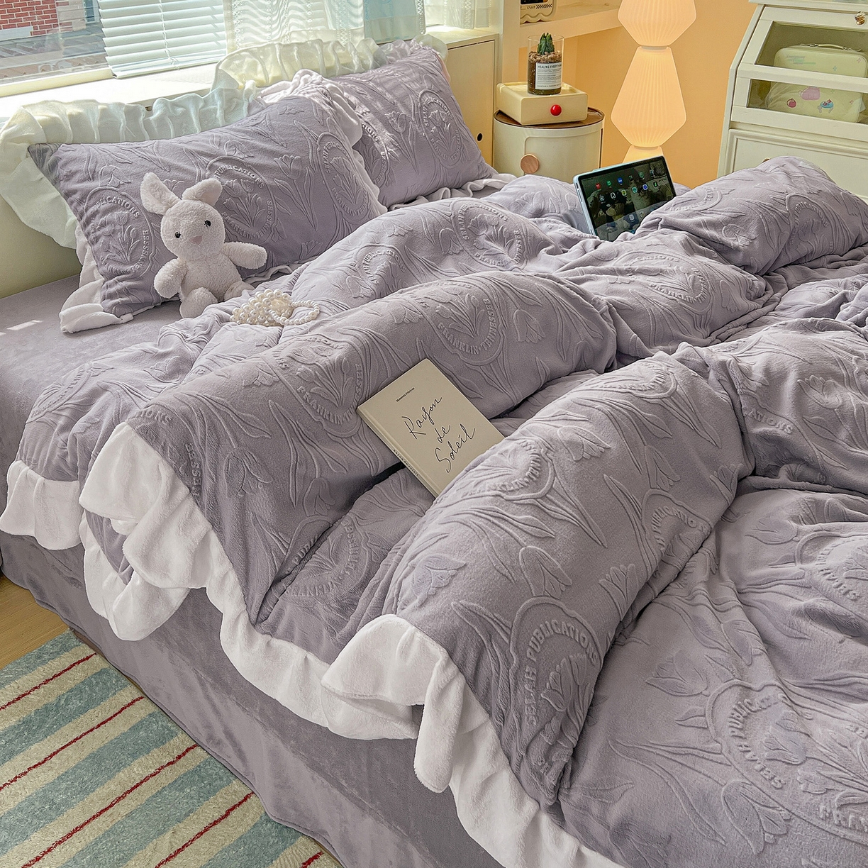 91家纺网 家纺一手货源 找家纺 亿梵家居 2025新款法式花边款A类5D牛奶绒立体雕花四件套（提供买家秀） 花边款  郁金香-香芋紫