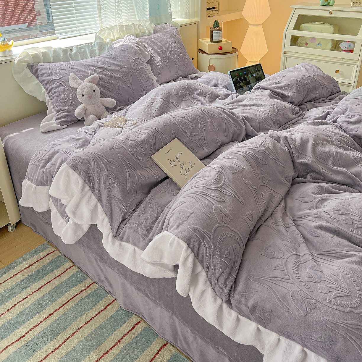 91家纺网 家纺一手货源 找家纺 亿梵家居 2025新款法式花边款A类5D牛奶绒立体雕花四件套（提供买家秀） 花边款  郁金香-香芋紫